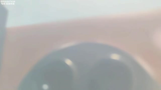 气质尤物骚美女，勾搭按摩男技师，包臀裙黑丝袜，掏出奶子揉捏，还吸了吸，解开裤子撸，技师想要插入的封面图